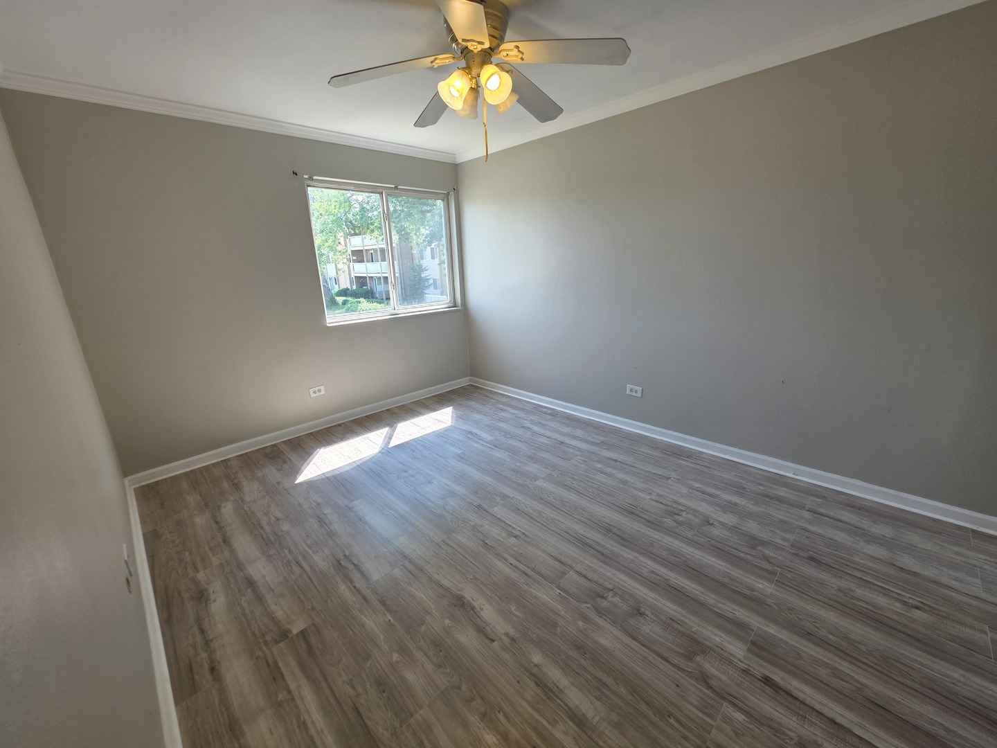 910 Beau Drive #202, Des Plaines, IL 60016