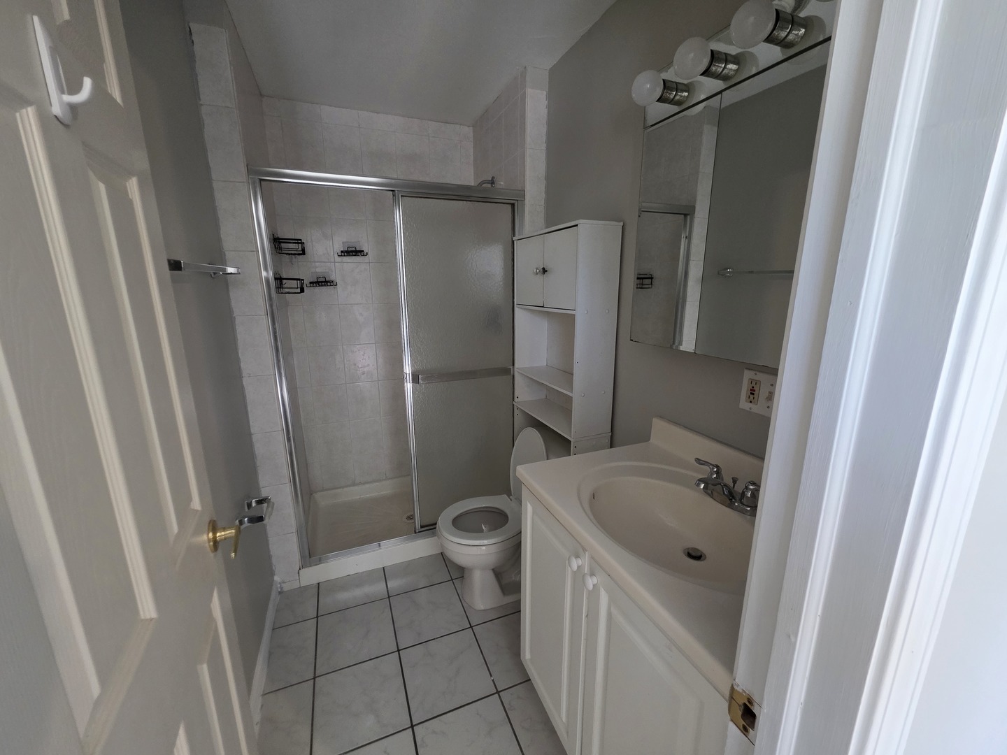 910 Beau Drive #202, Des Plaines, IL 60016