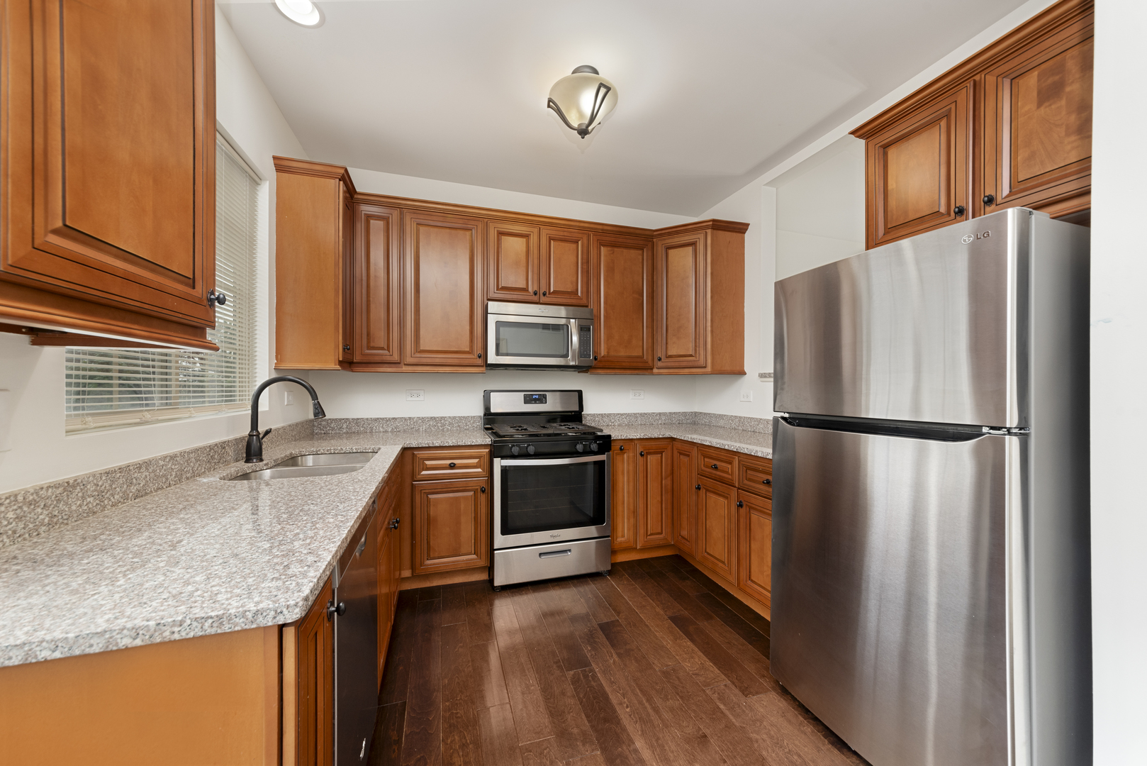 1532 Lakeridge Court, Mundelein, IL 60060