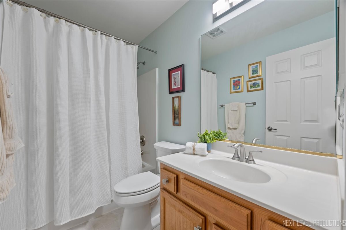 1379 Danada Court, Naperville, IL 60563