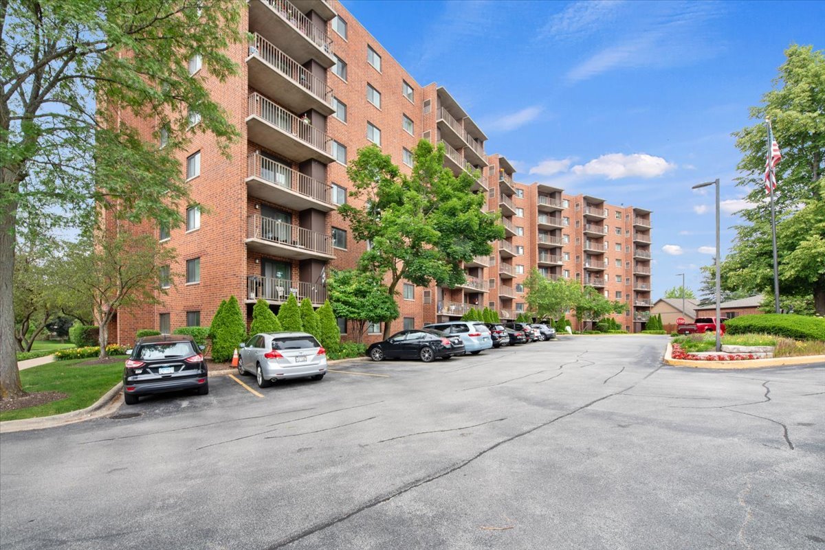 1 Bloomingdale Place #608, Bloomingdale, IL 60108