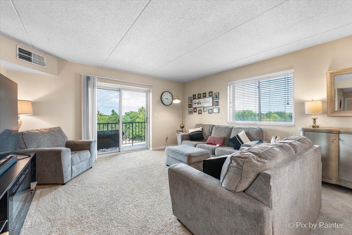 1 Bloomingdale Place #608, Bloomingdale, IL 60108