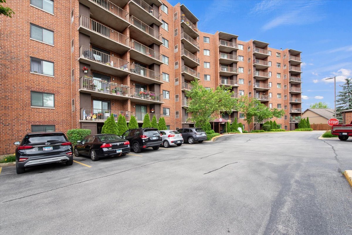 1 Bloomingdale Place #608, Bloomingdale, IL 60108