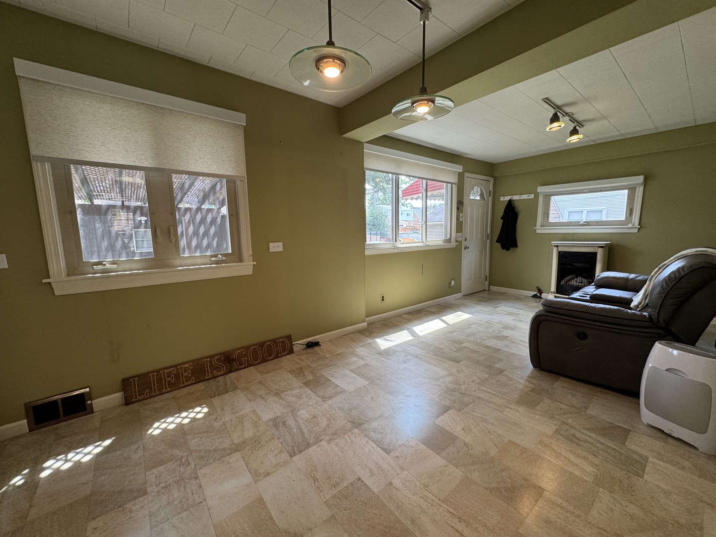 7805 W Farragut Avenue, Chicago, IL 60656