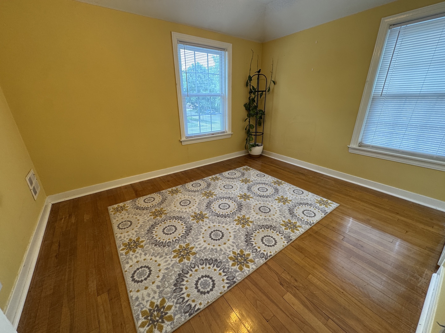 7805 W Farragut Avenue, Chicago, IL 60656