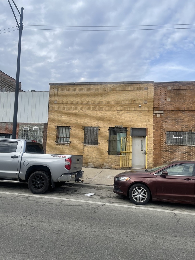5522 W Lake Street, Chicago, IL 60644