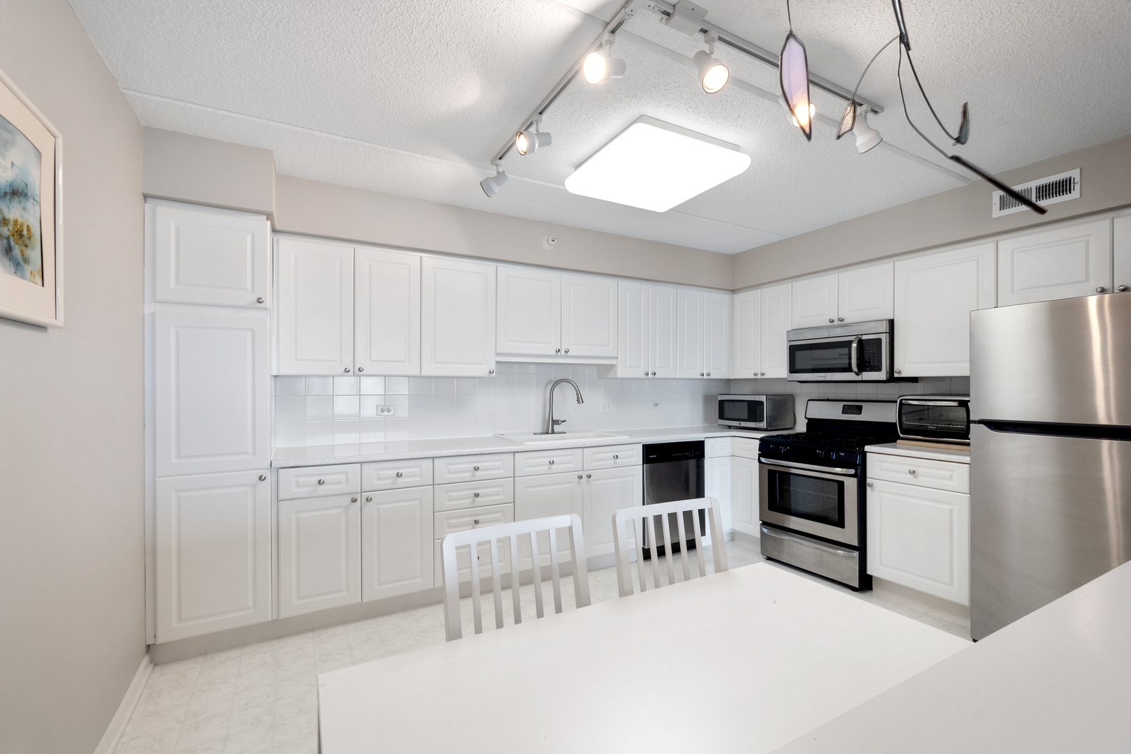 7061 W Touhy Avenue #502, Niles, IL 60714
