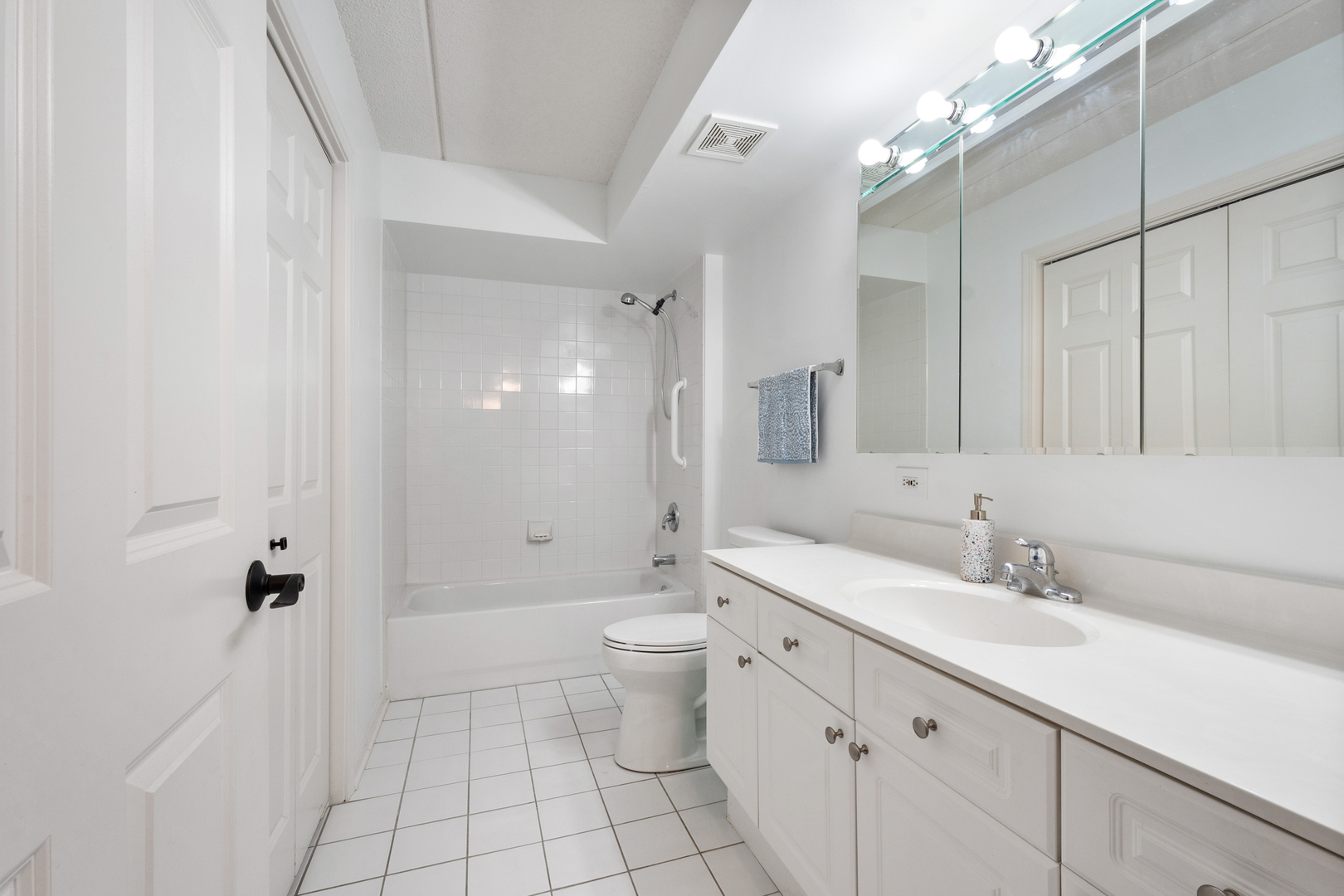 7061 W Touhy Avenue #502, Niles, IL 60714