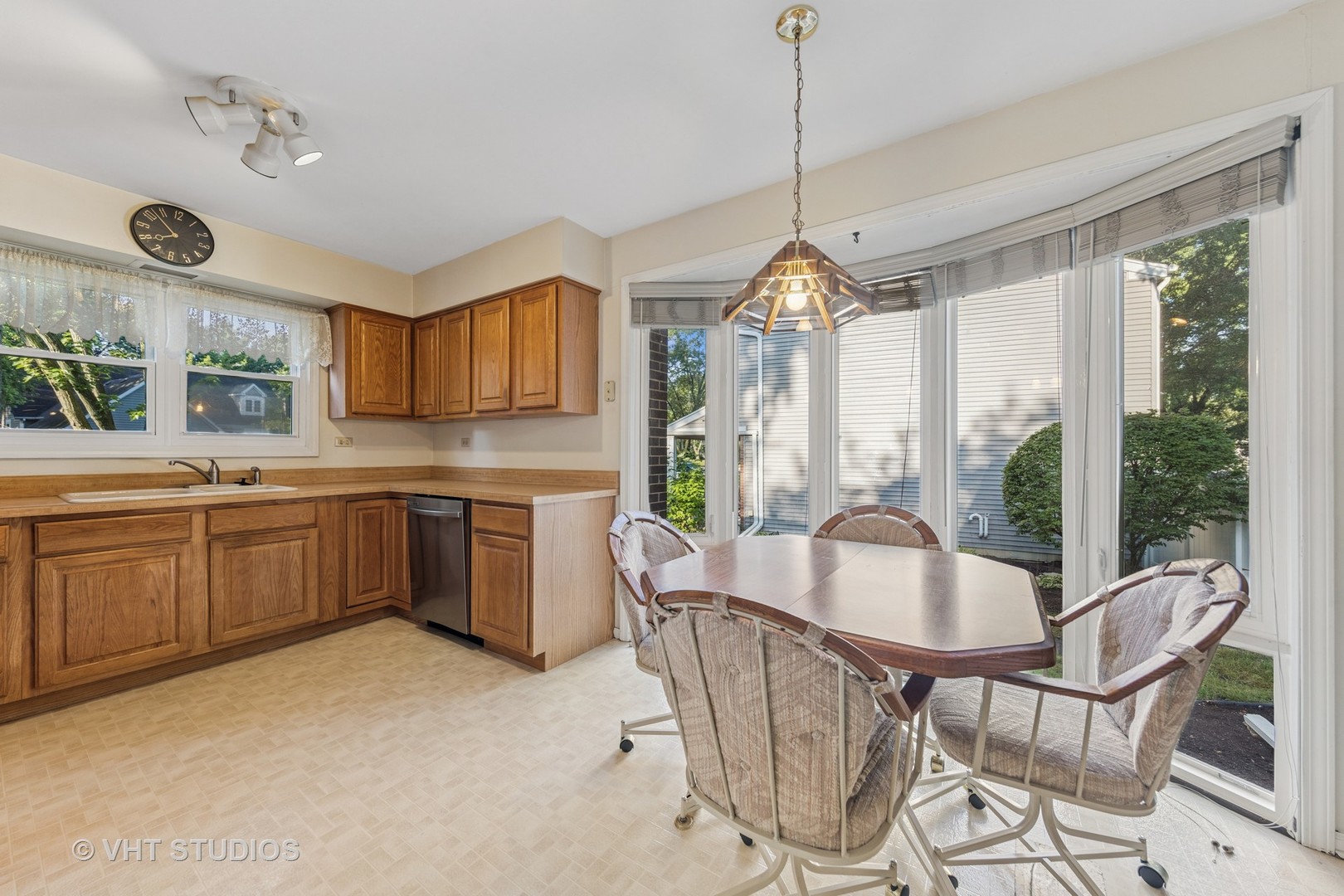 353 Berry Drive, Naperville, IL 60540