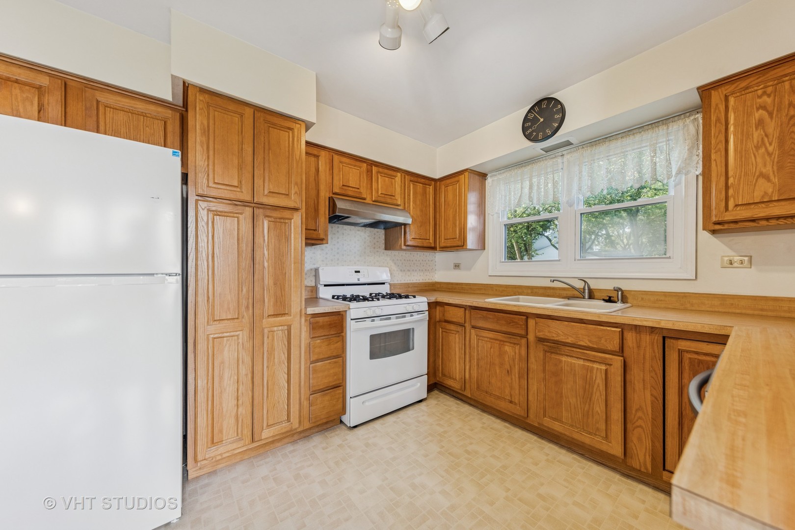 353 Berry Drive, Naperville, IL 60540