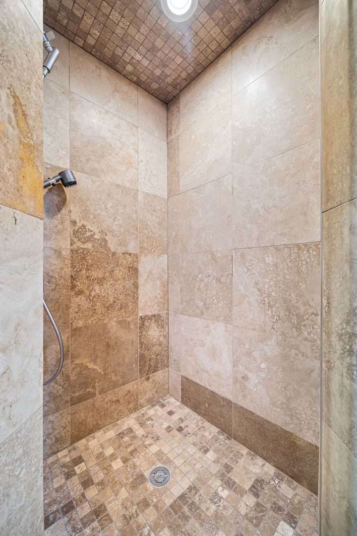 3613 N Sacramento Avenue, Chicago, IL 60618