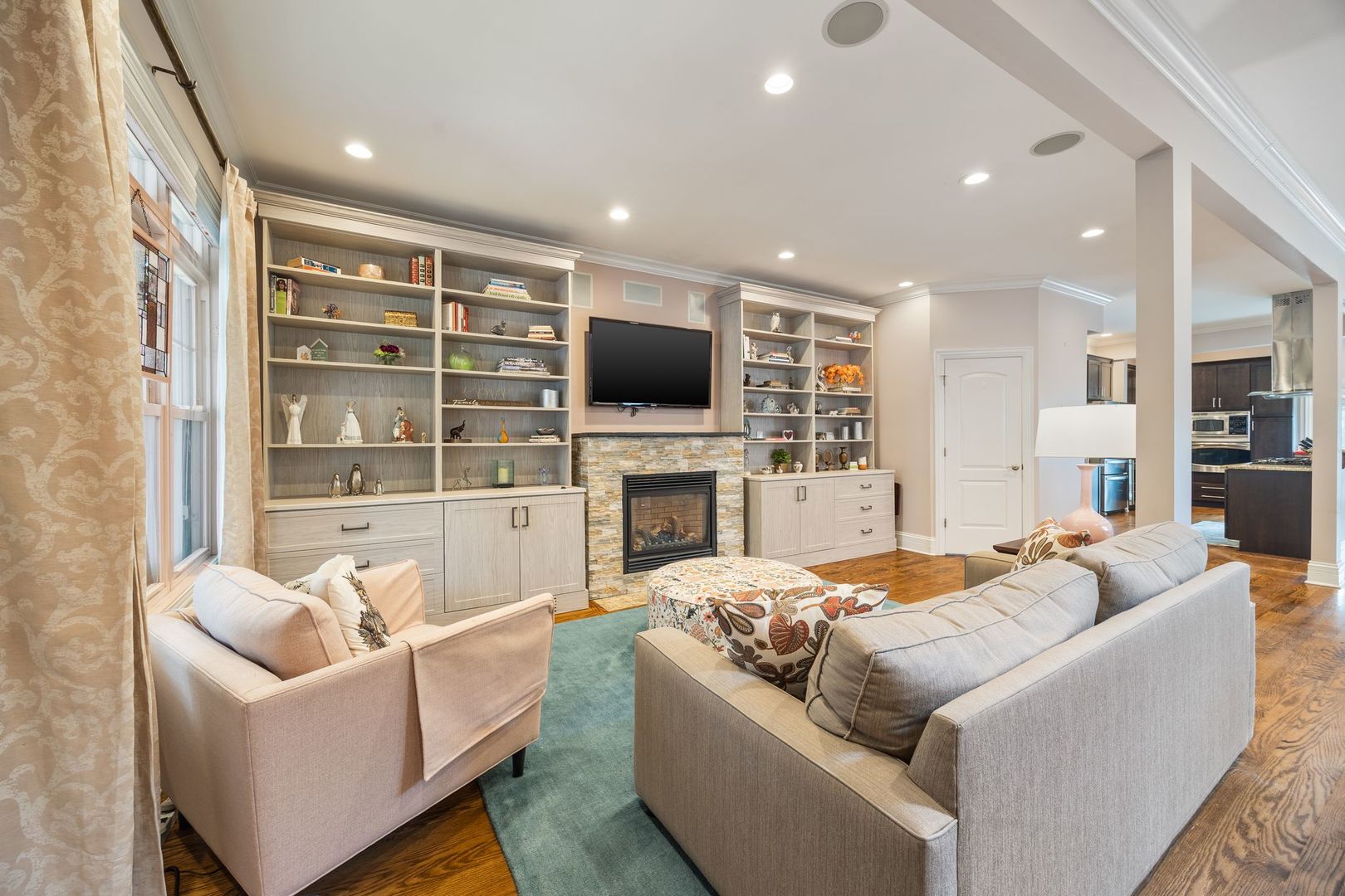 3613 N Sacramento Avenue, Chicago, IL 60618