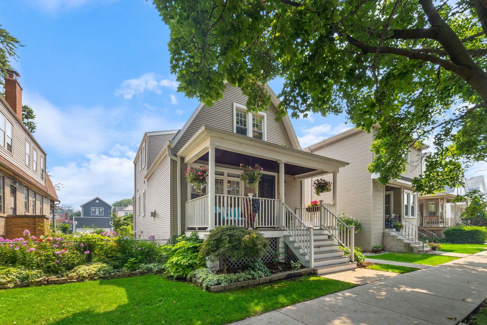 3613 N Sacramento Avenue, Chicago, IL 60618
