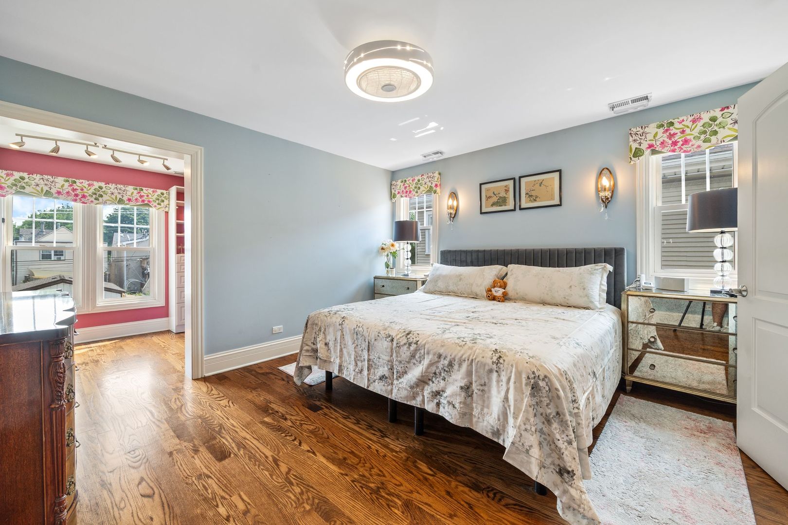 3613 N Sacramento Avenue, Chicago, IL 60618
