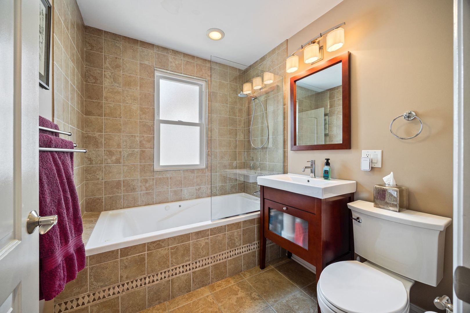 3613 N Sacramento Avenue, Chicago, IL 60618