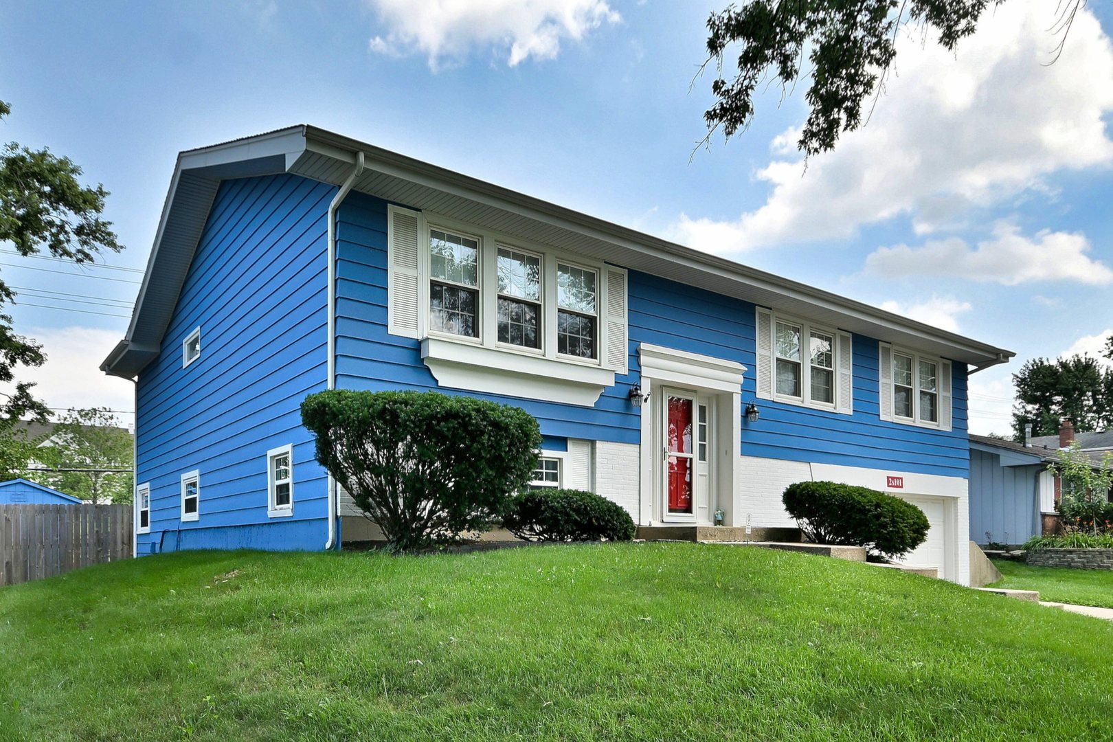 2S101 Avondale Lane, Lombard, IL 60148