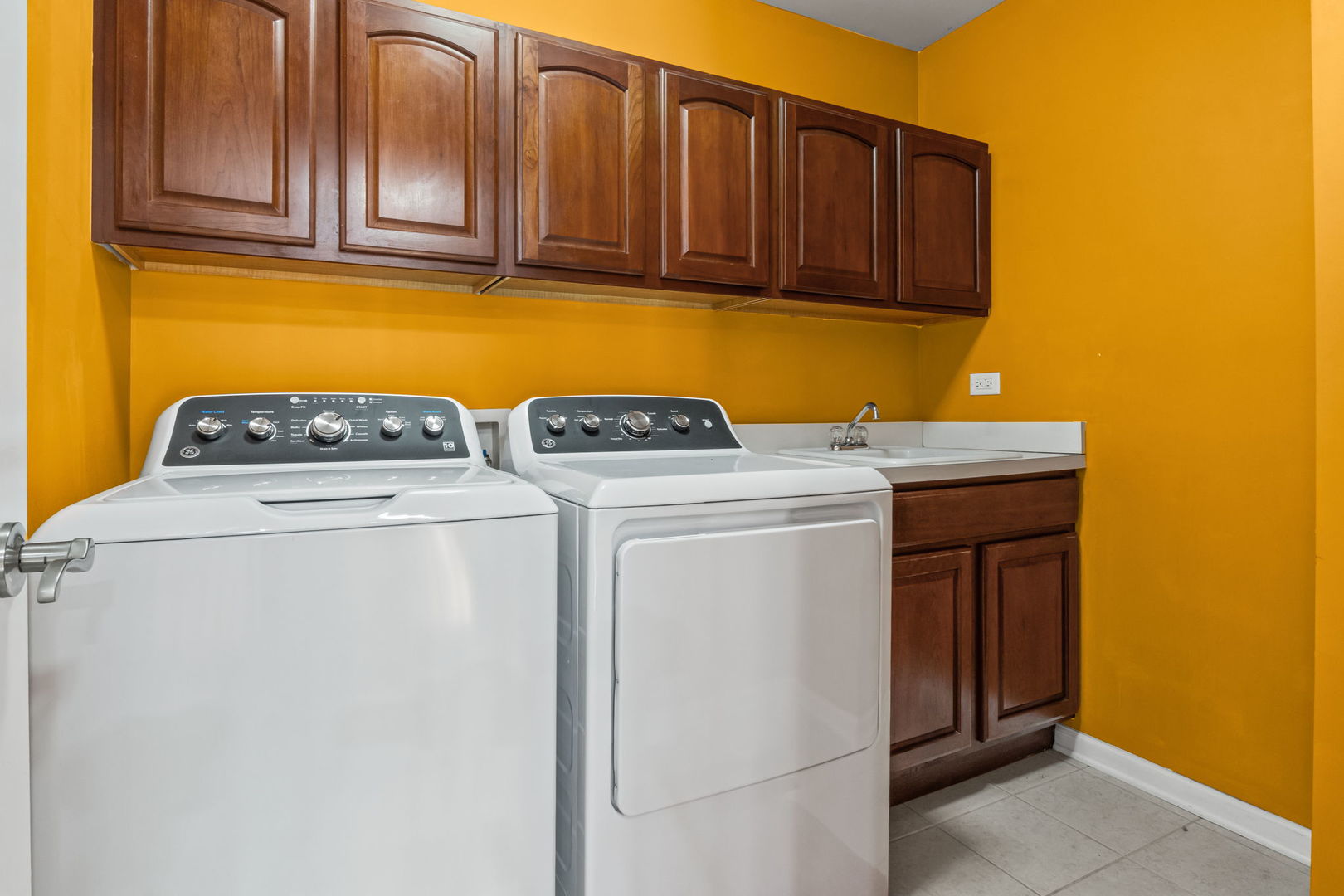356 Post Oak Circle, West Chicago, IL 60185