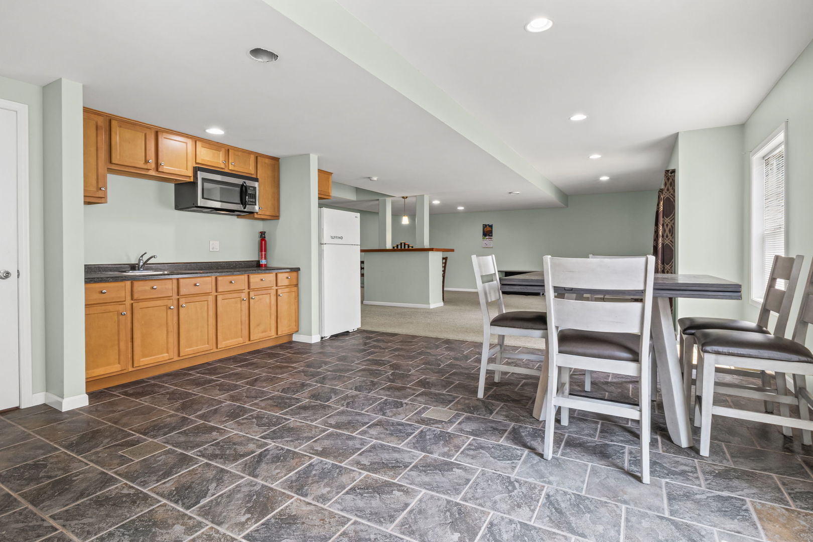 356 Post Oak Circle, West Chicago, IL 60185