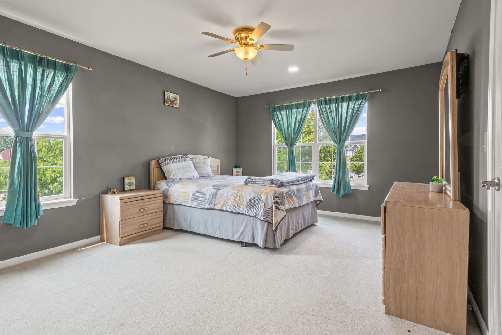 356 Post Oak Circle, West Chicago, IL 60185