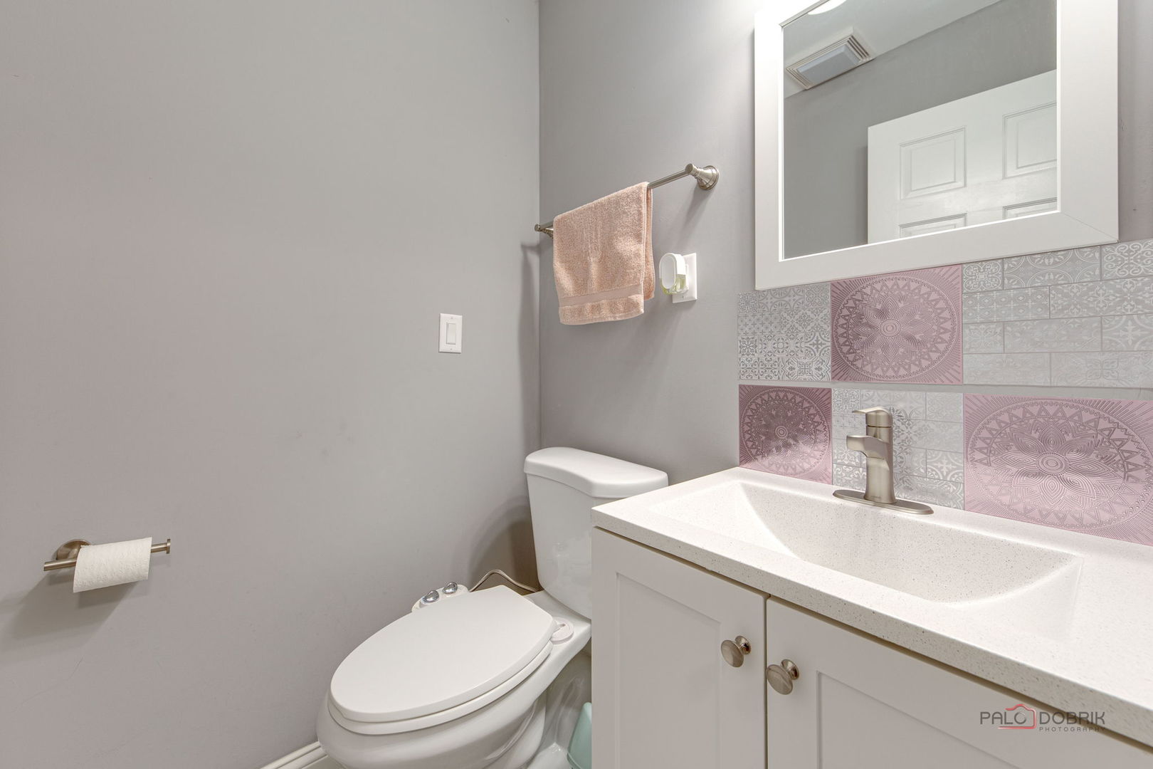 1805 W Willow Lane, Mount Prospect, IL 60056