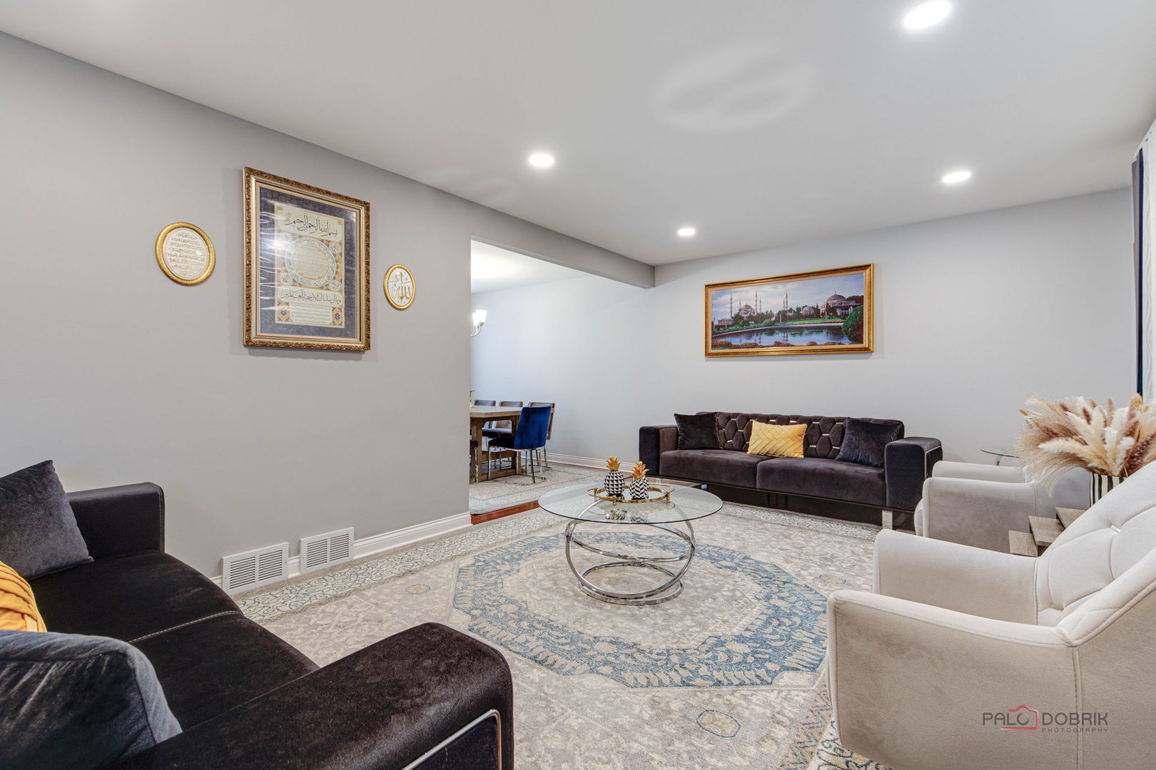 1805 W Willow Lane, Mount Prospect, IL 60056