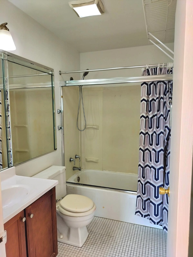 5B Kingery Quarter #107, Willowbrook, IL 60527
