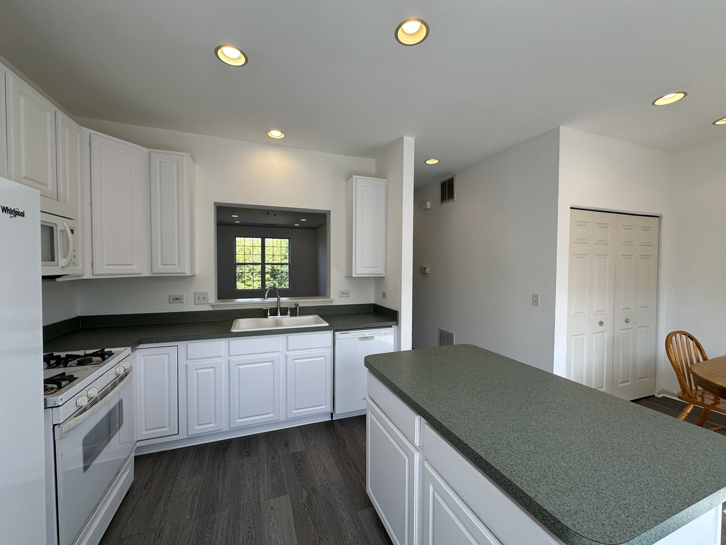 31782 N Pineview Boulevard, Lakemoor, IL 60051