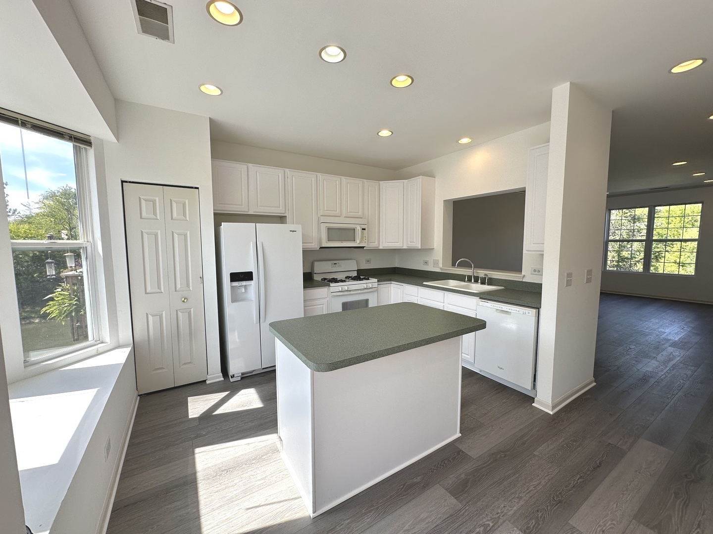 31782 N Pineview Boulevard, Lakemoor, IL 60051
