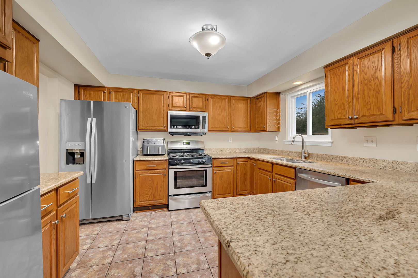 13840 S Petersburg Drive, Plainfield, IL 60544