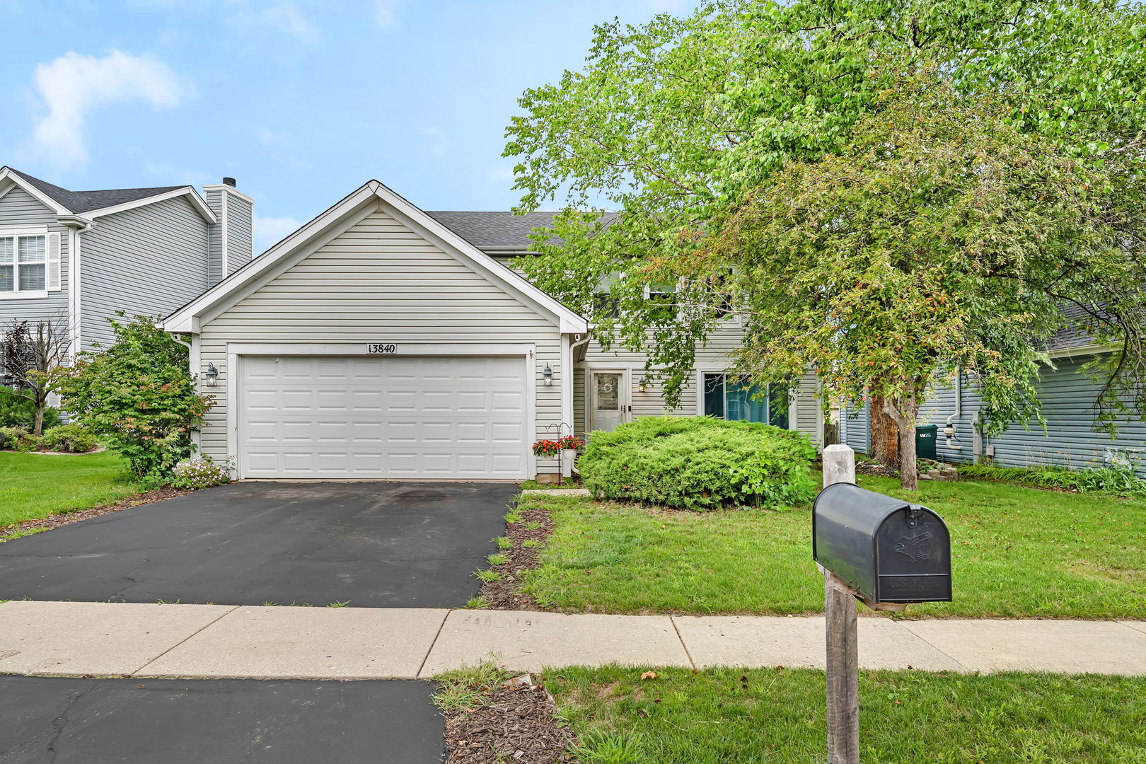 13840 S Petersburg Drive, Plainfield, IL 60544
