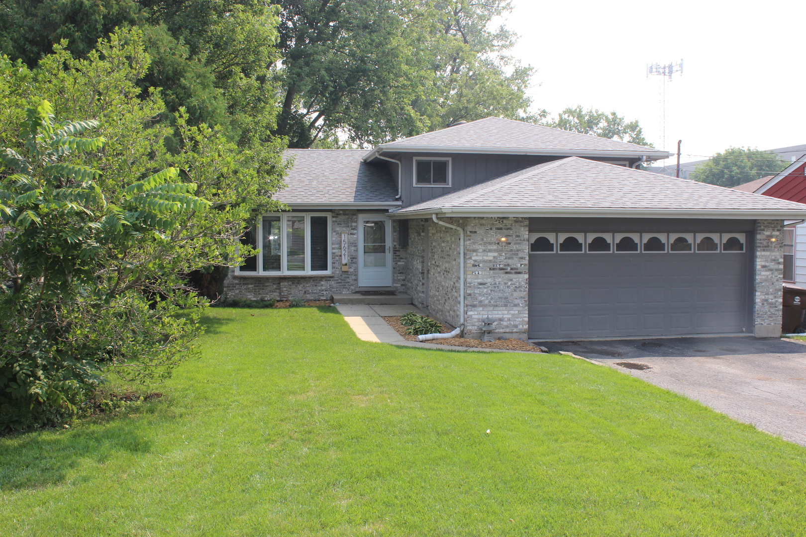 15621 LAMON Avenue, Oak Forest, IL 60452