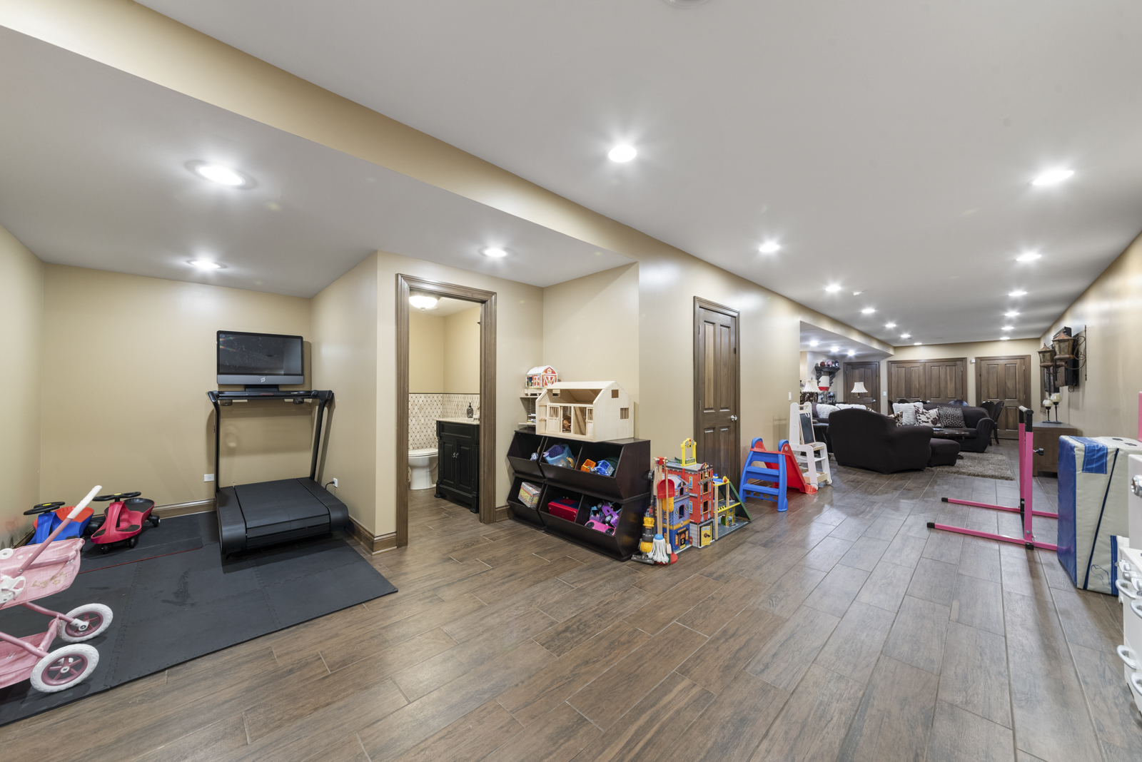 4545 Foxgrove Drive, St. Charles, IL 60175