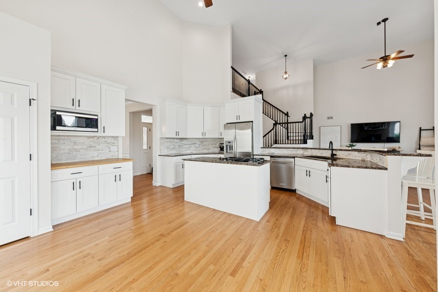 21827 W RIVIERA Court, Ivanhoe, IL 60060