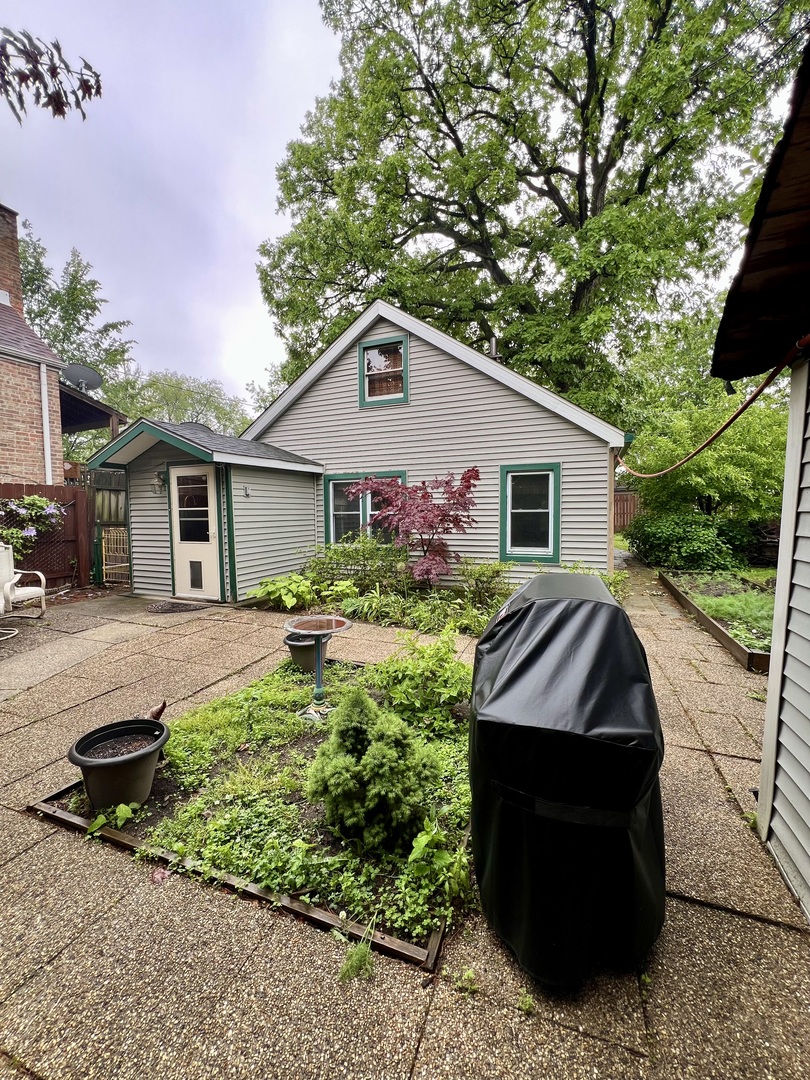 2110 N Mobile Avenue, Chicago, IL 60639
