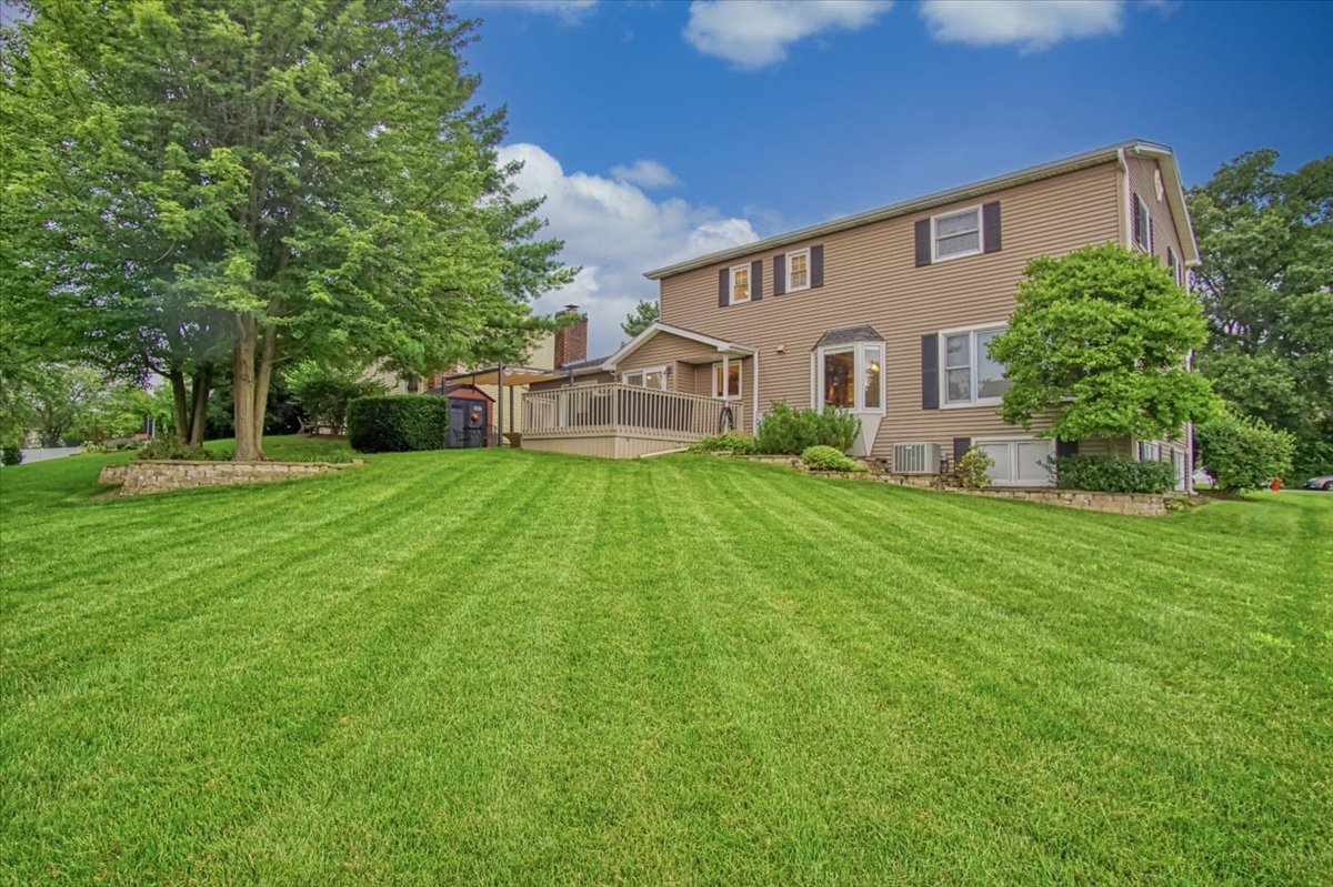 1S339 Marys Lane, Lombard, IL 60148