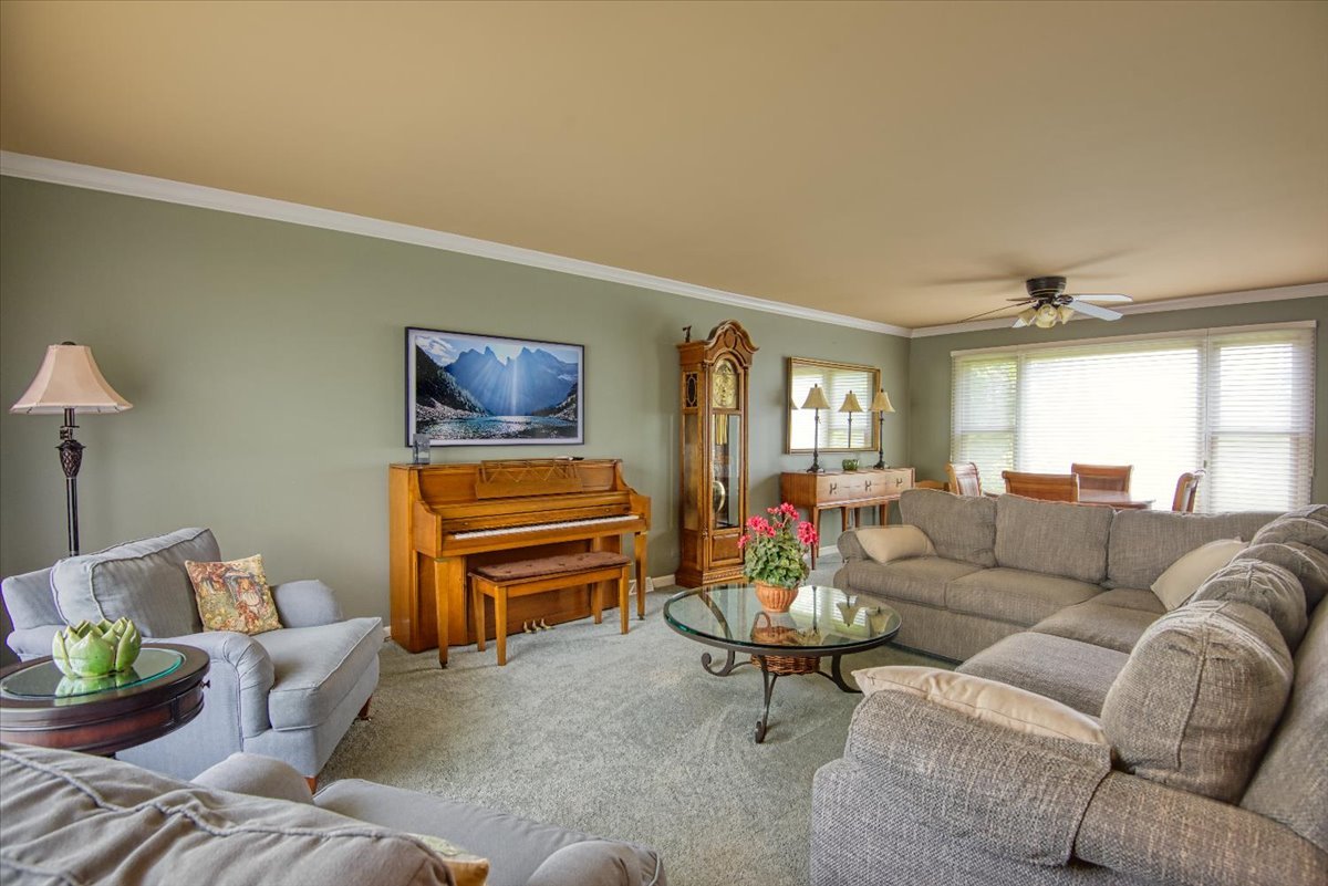 1S339 Marys Lane, Lombard, IL 60148