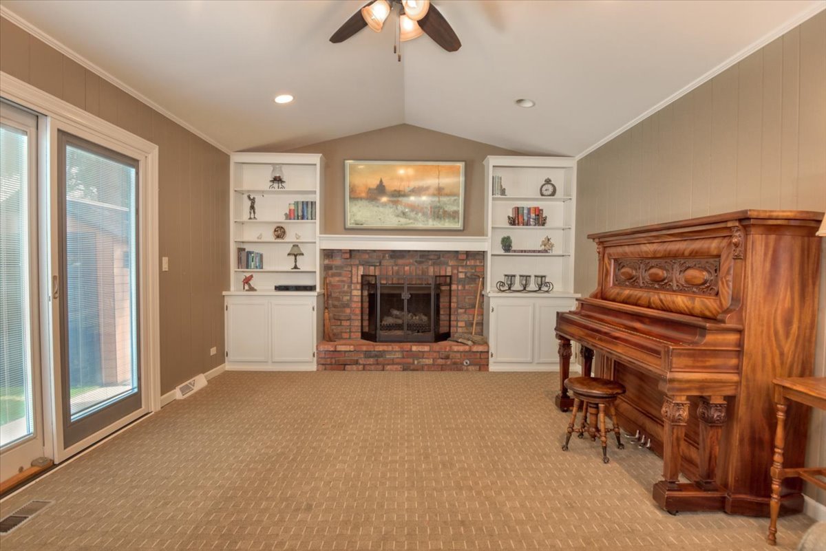 1S339 Marys Lane, Lombard, IL 60148