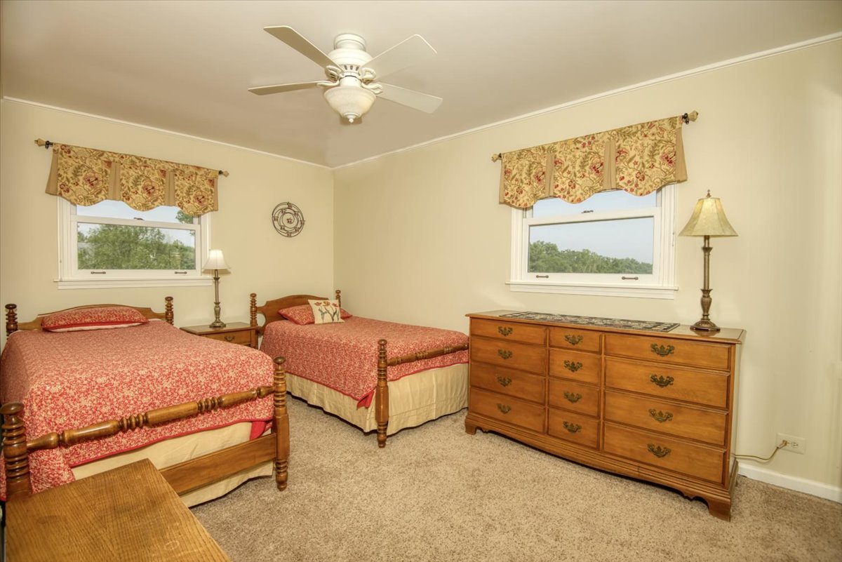 1S339 Marys Lane, Lombard, IL 60148