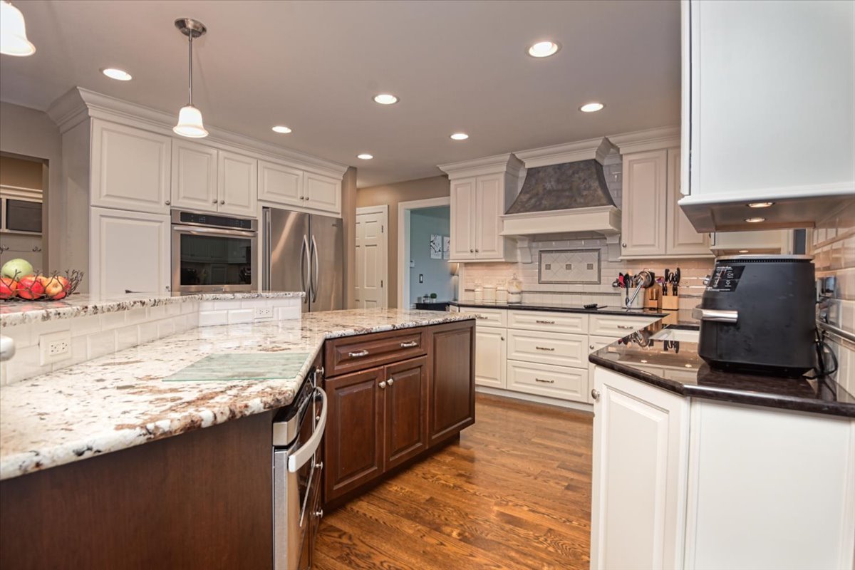 1S339 Marys Lane, Lombard, IL 60148