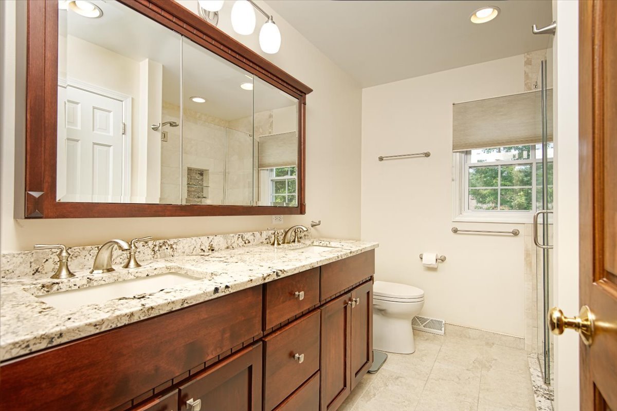 1S339 Marys Lane, Lombard, IL 60148