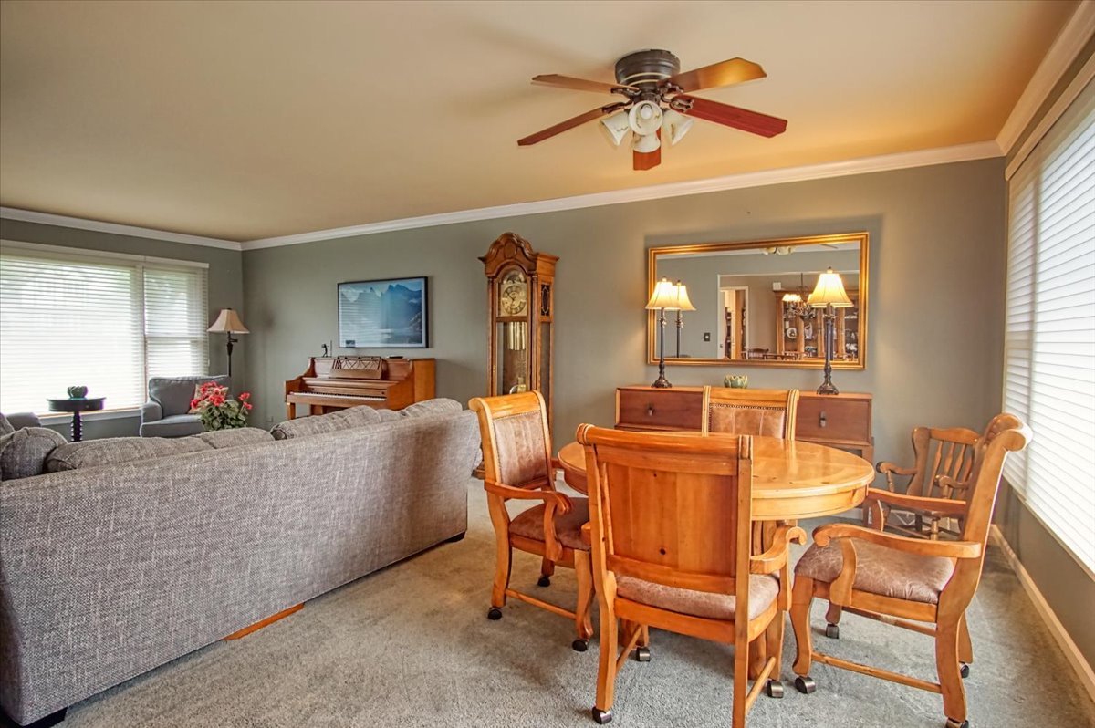 1S339 Marys Lane, Lombard, IL 60148