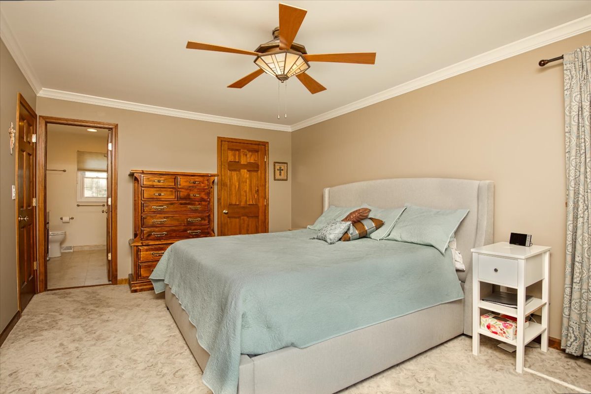 1S339 Marys Lane, Lombard, IL 60148
