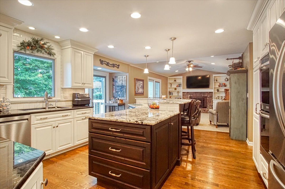 1S339 Marys Lane, Lombard, IL 60148