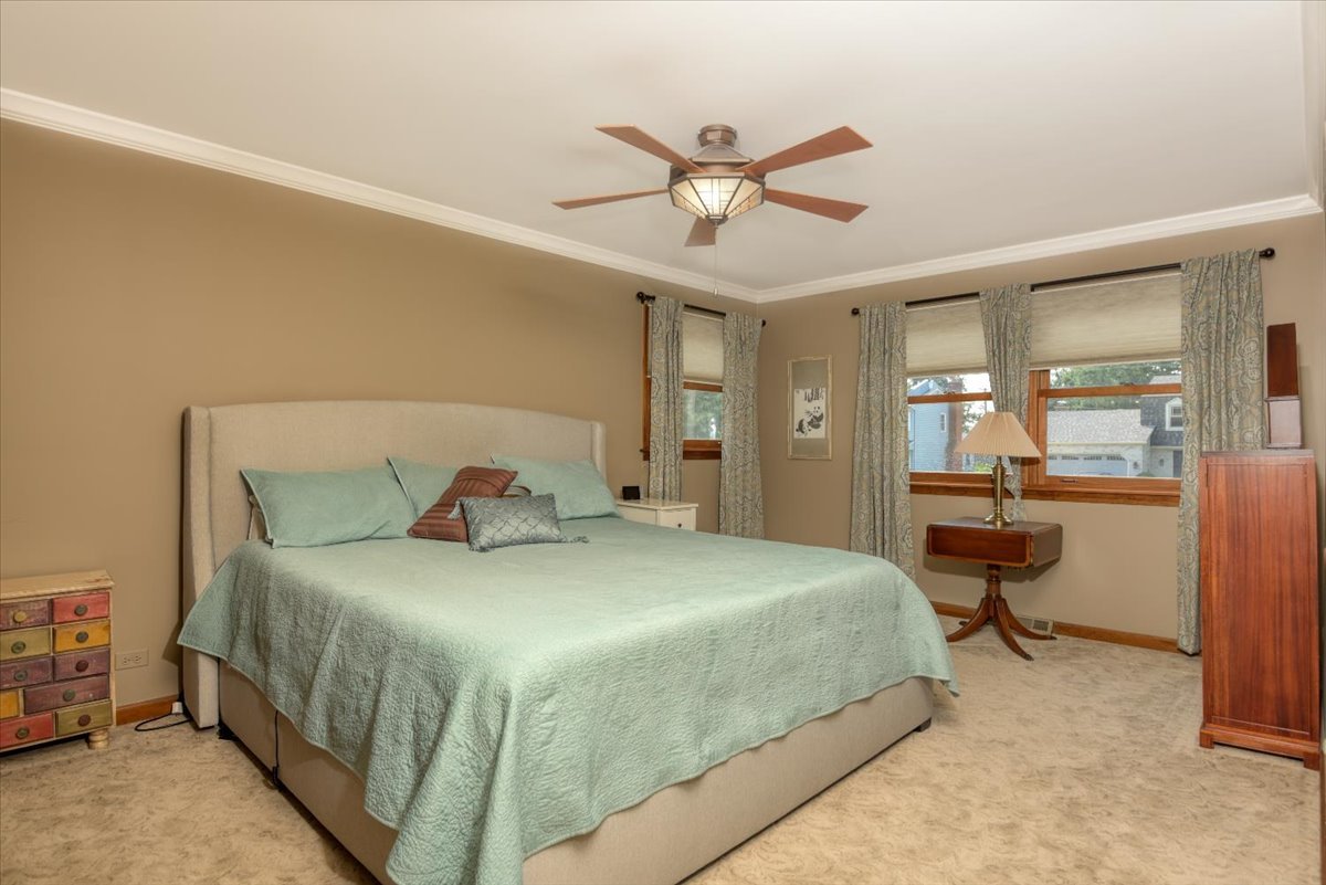 1S339 Marys Lane, Lombard, IL 60148