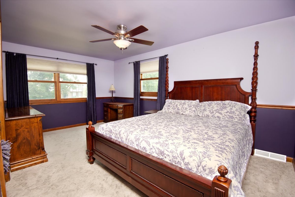 1S339 Marys Lane, Lombard, IL 60148