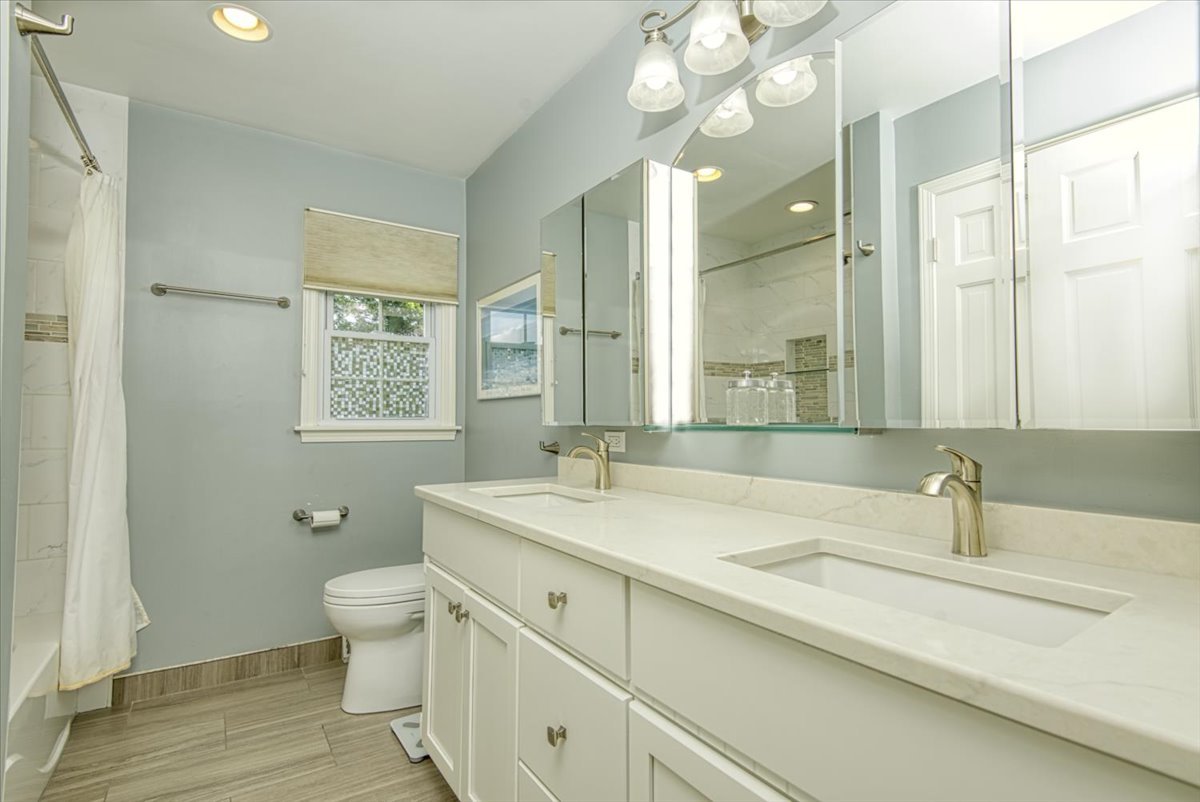 1S339 Marys Lane, Lombard, IL 60148