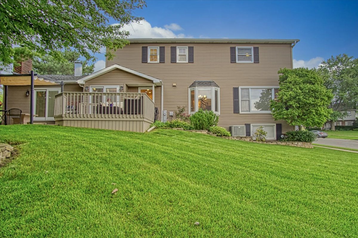 1S339 Marys Lane, Lombard, IL 60148