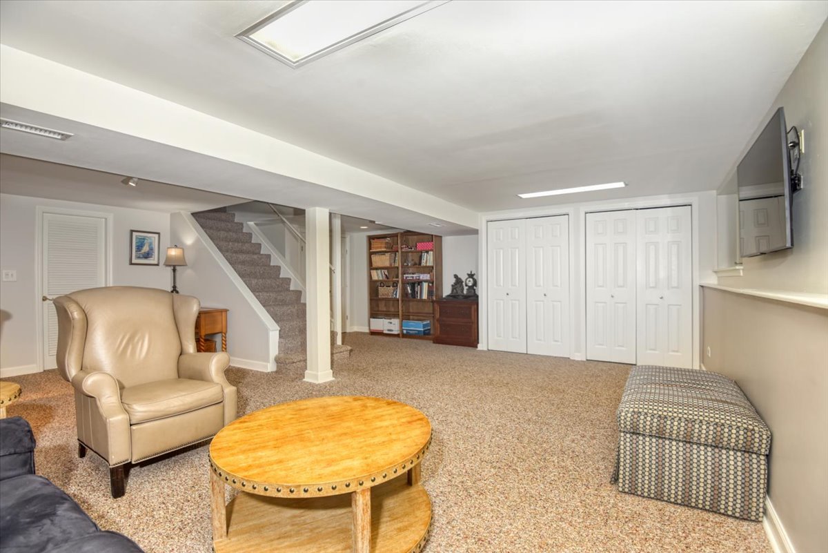 1S339 Marys Lane, Lombard, IL 60148