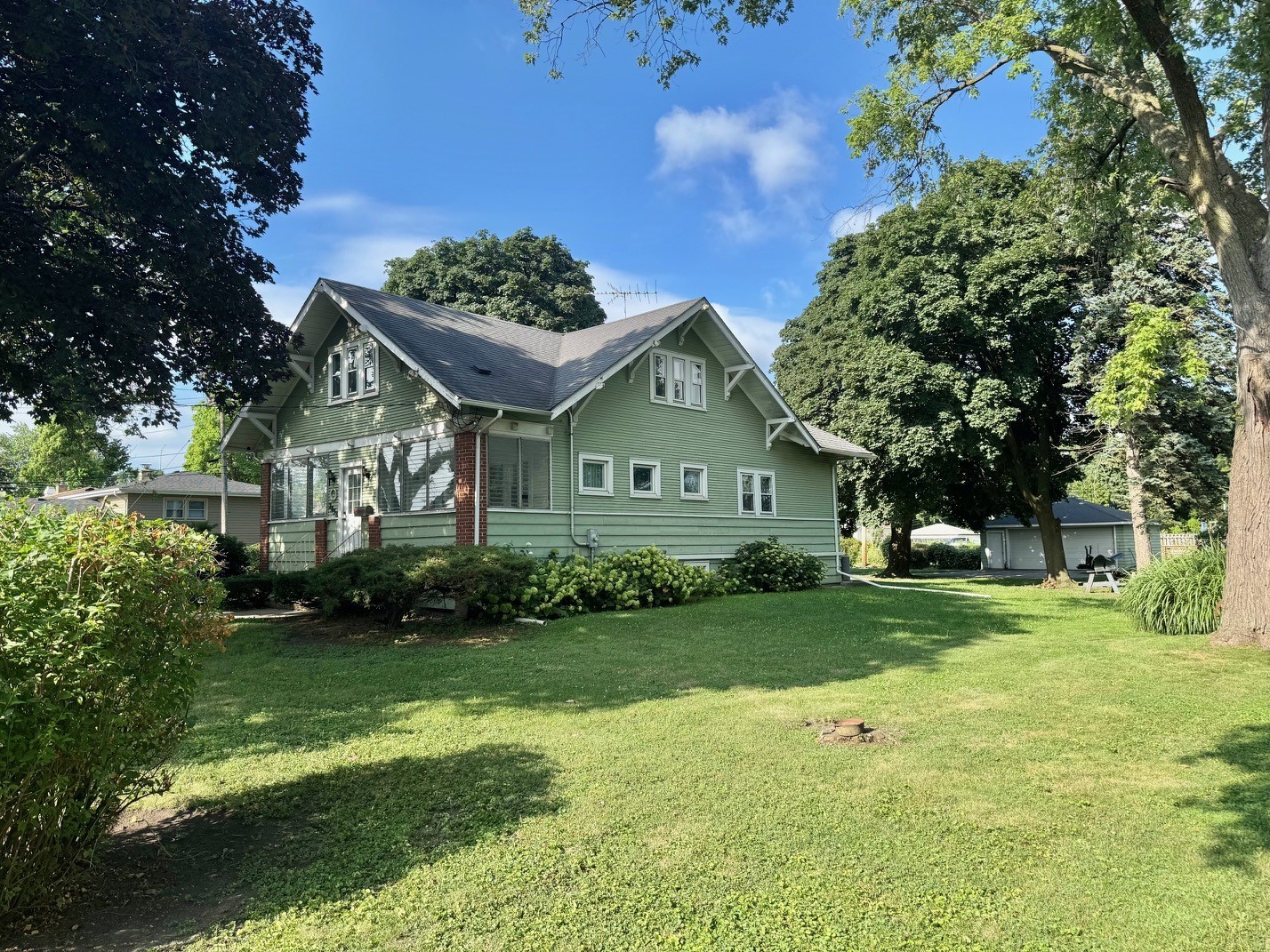 2858 CURTIS Street, Des Plaines, IL 60018