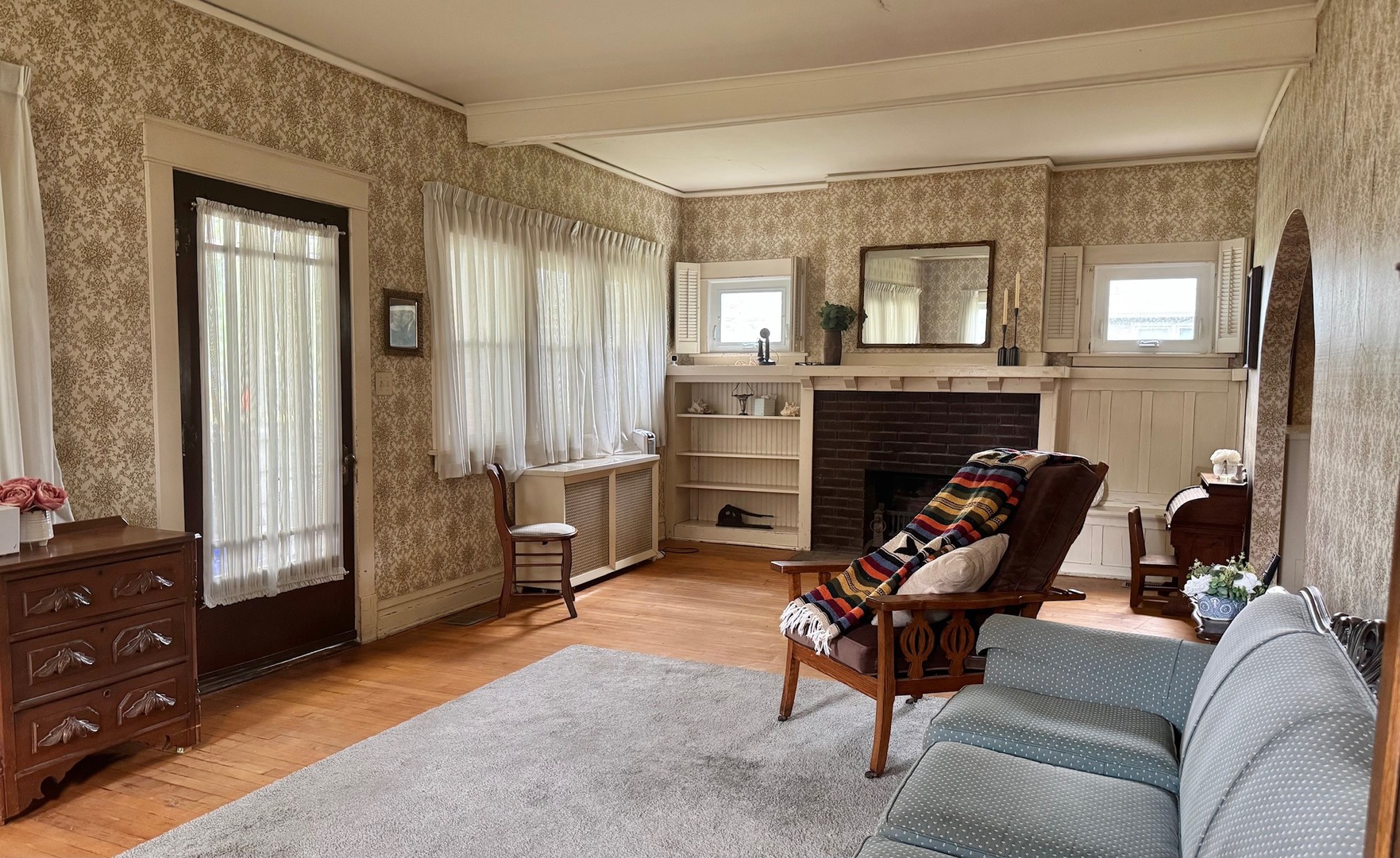 2858 CURTIS Street, Des Plaines, IL 60018